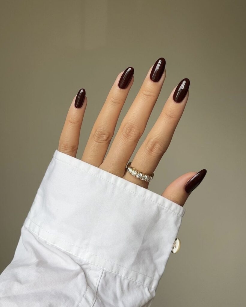 burgundy nail round