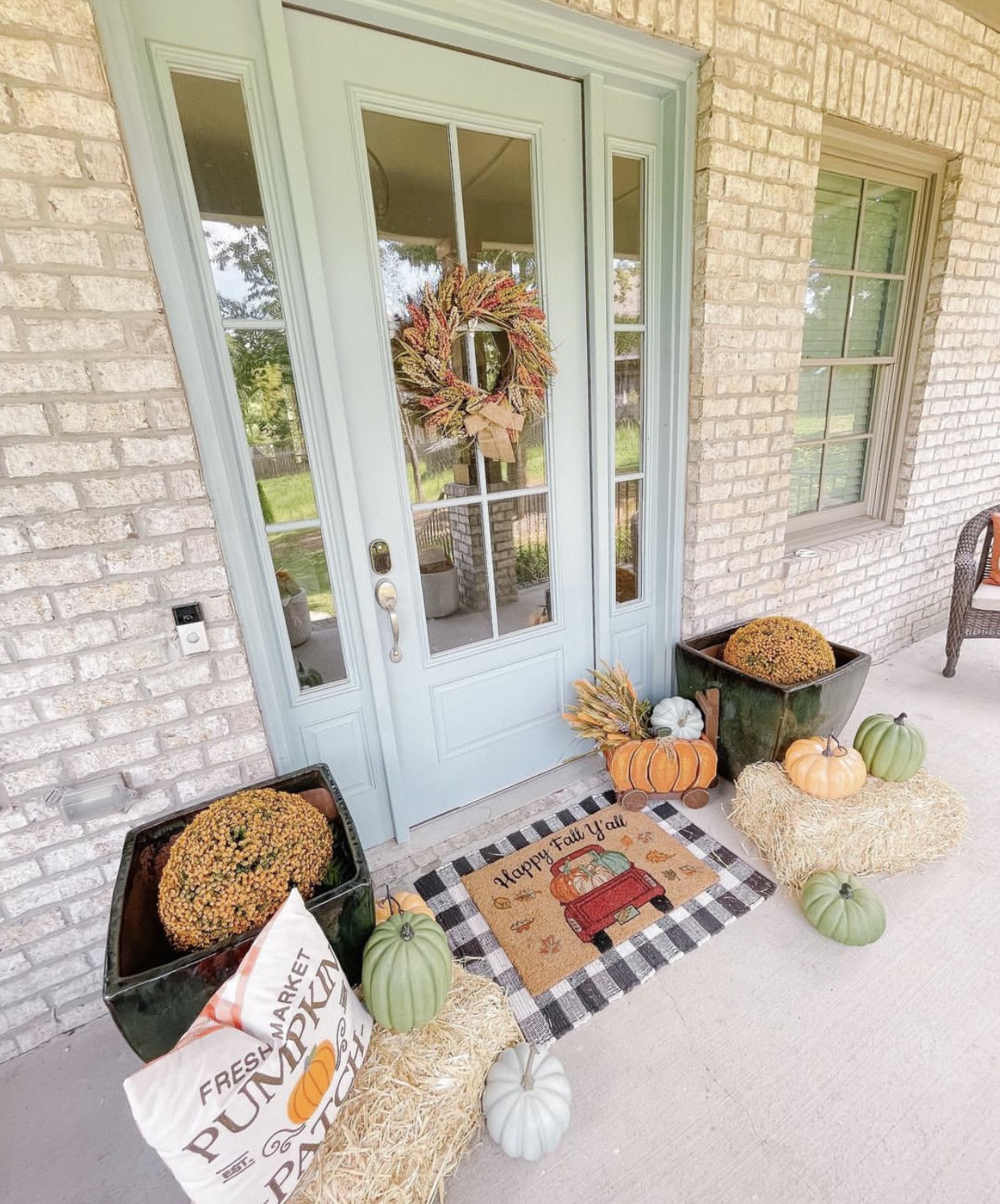 25 Fall Porch Decorating Ideas For a Cozy and Welcoming Entrance