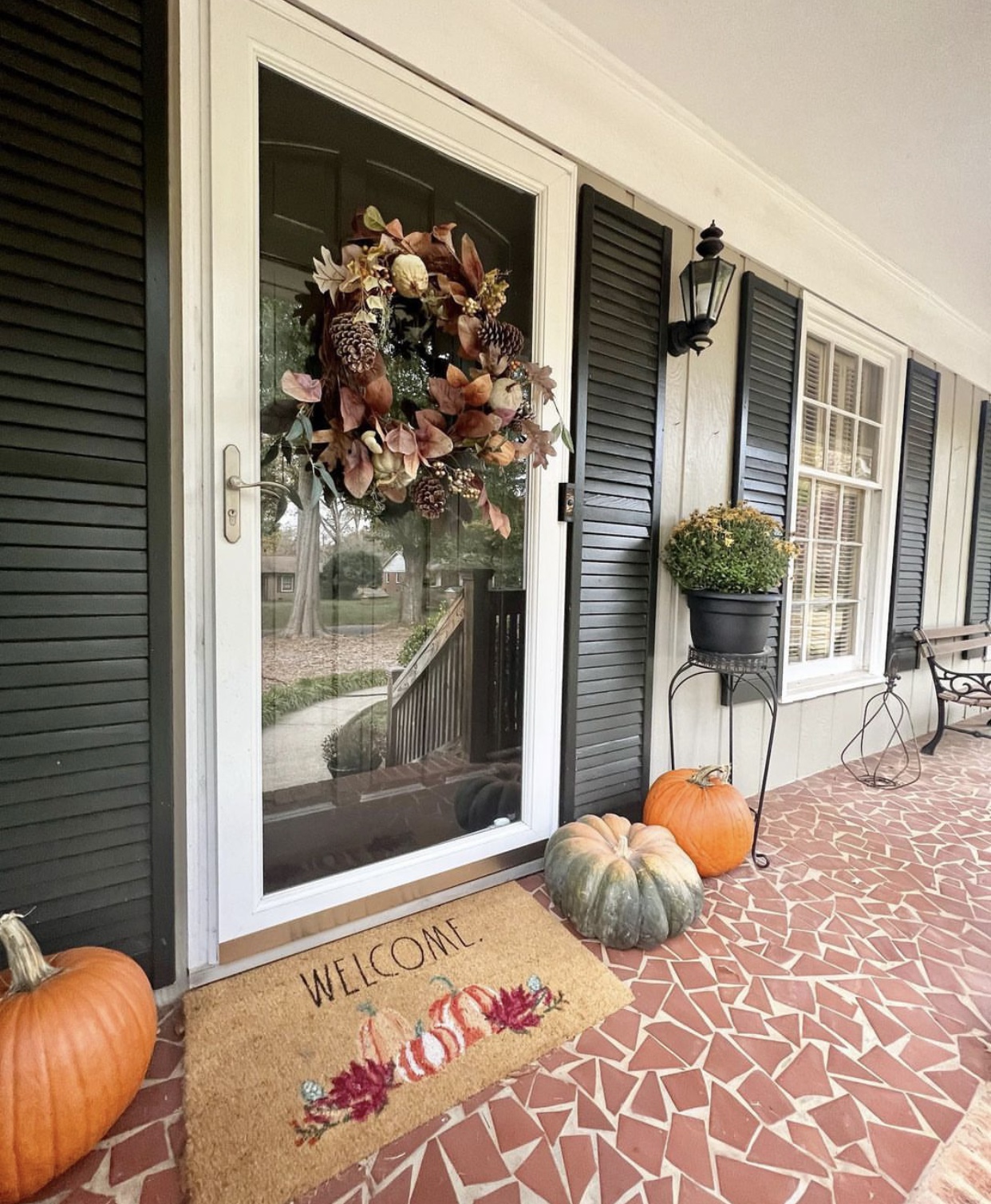 25 Fall Porch Decorating Ideas For a Cozy and Welcoming Entrance
