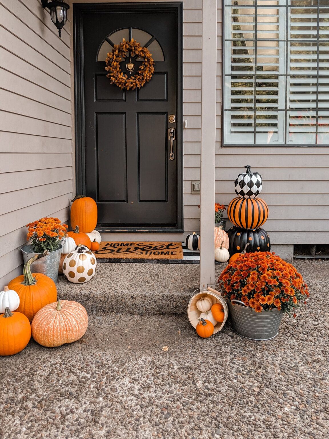 25 Fall Porch Decorating Ideas For a Cozy and Welcoming Entrance