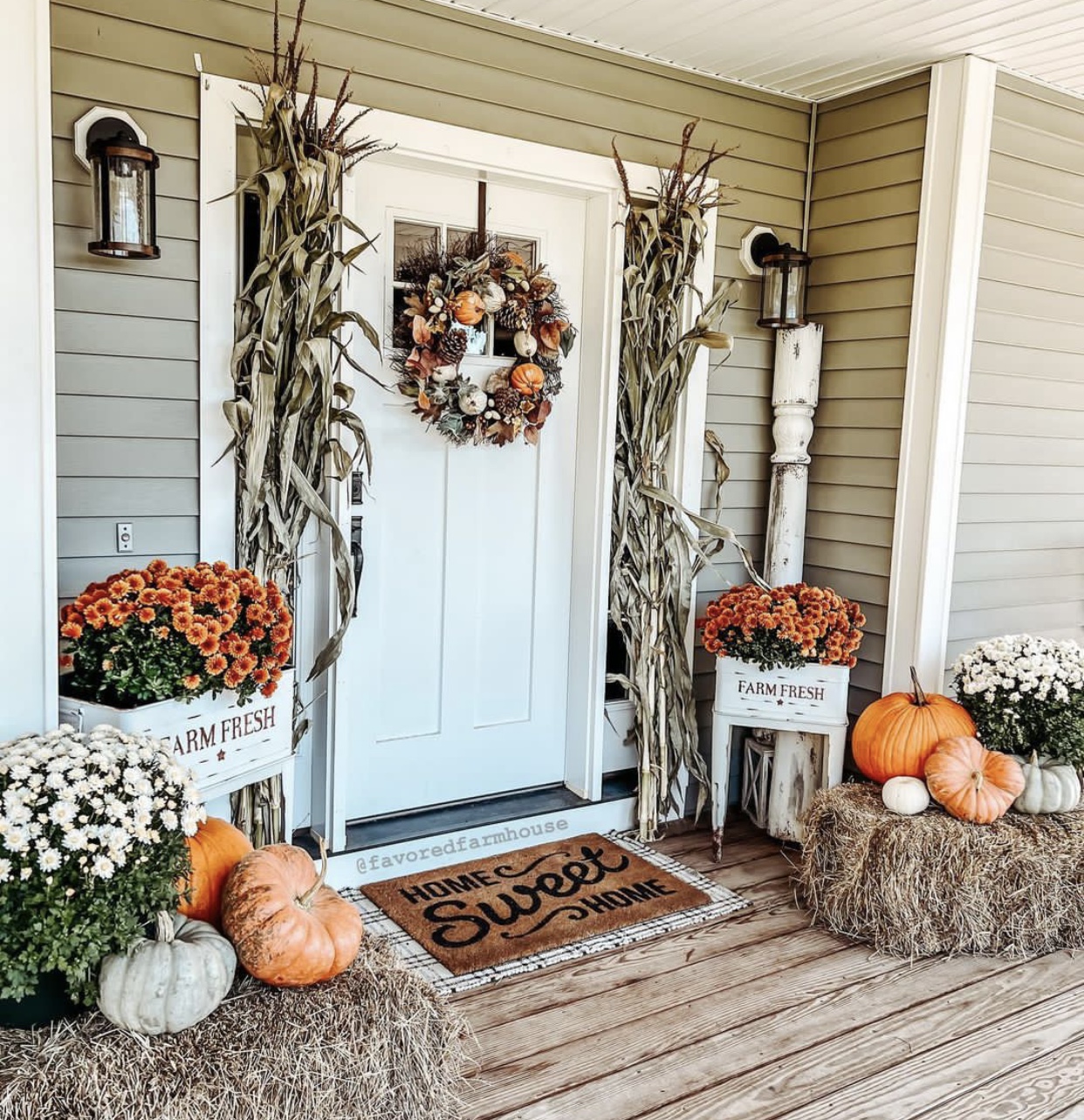 25 Fall Porch Decorating Ideas For a Cozy and Welcoming Entrance