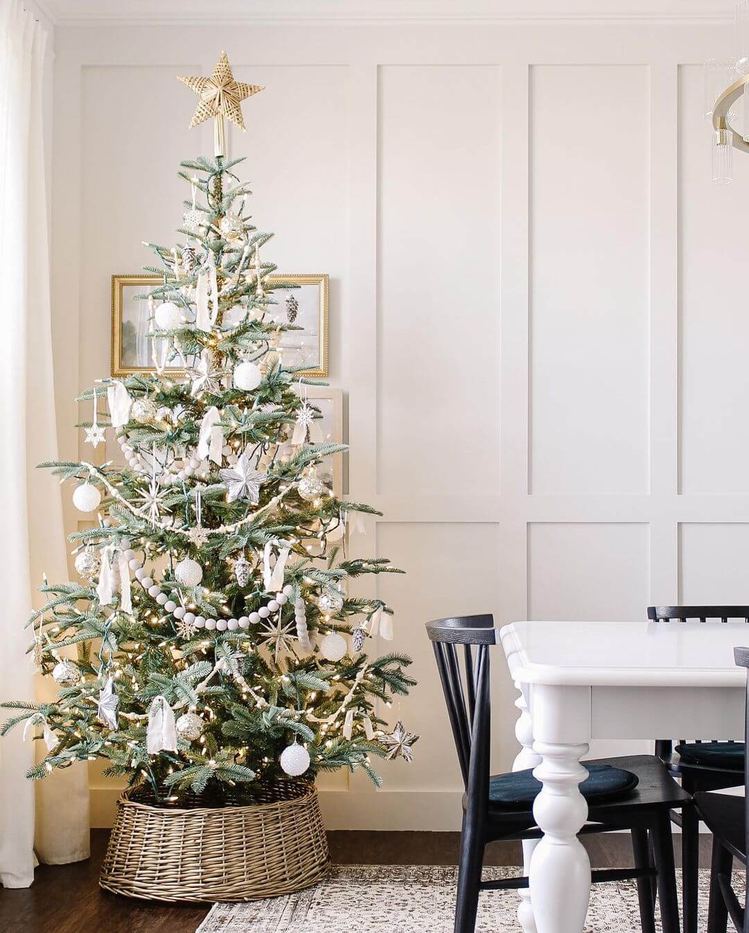 25 Apartment Christmas Decor Ideas For a Cute & Festive Home