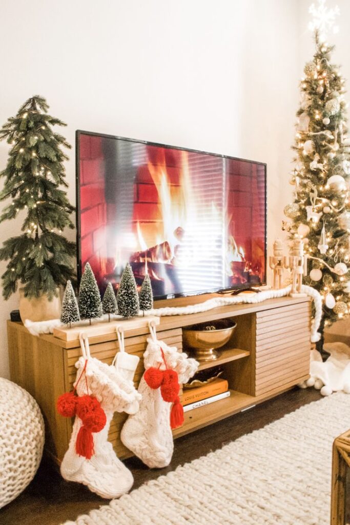 Small apartment Christmas decor ideas