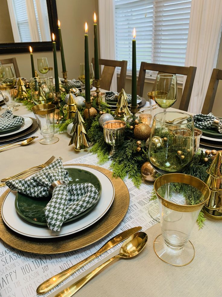 christmas table setting gold