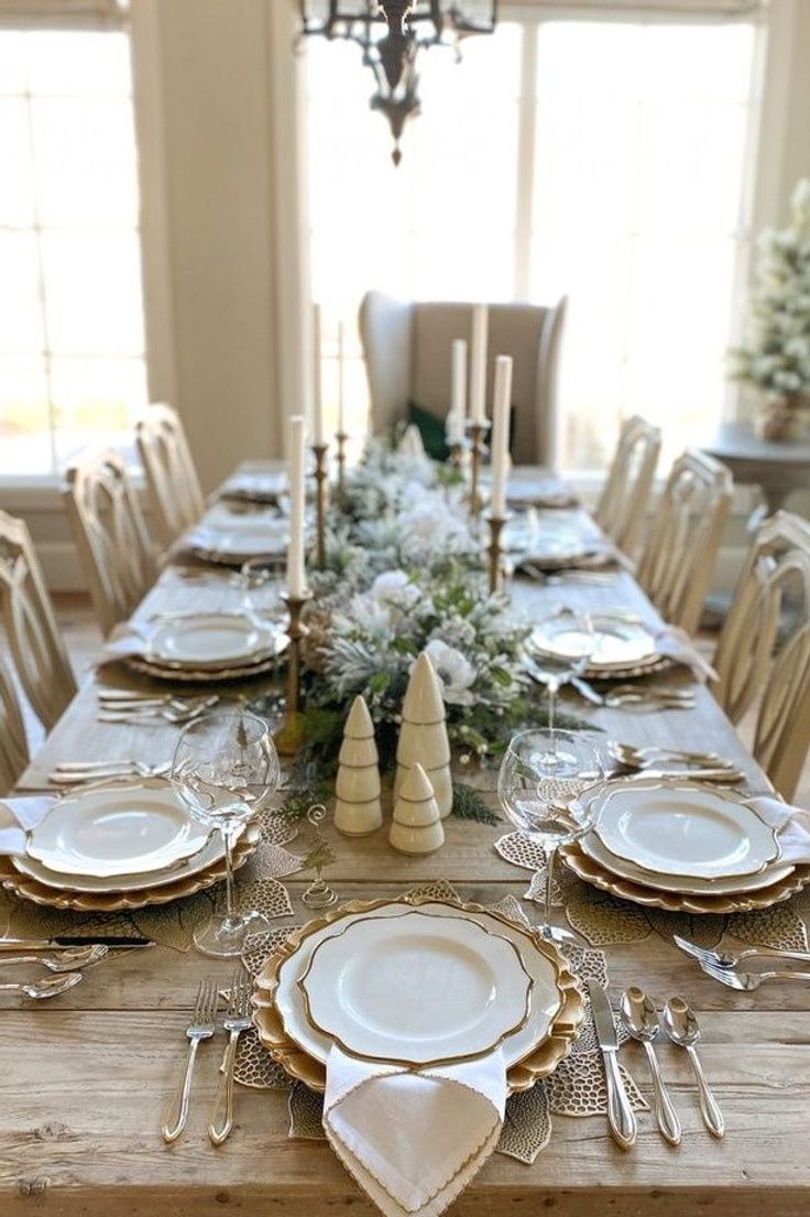 17 Christmas Table Setting Ideas To Make Your Holiday Meal Extra Special