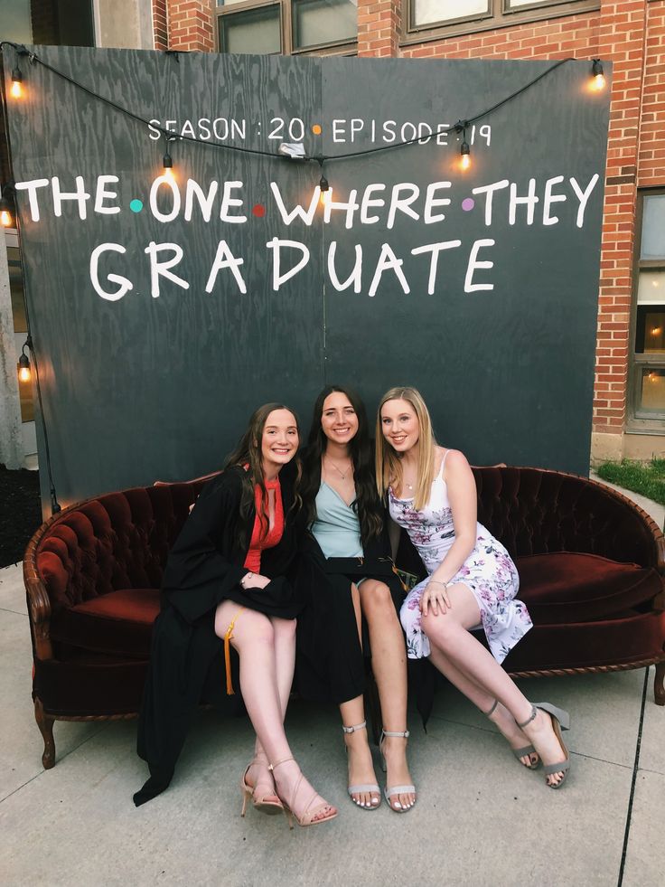 friends themed graduation party