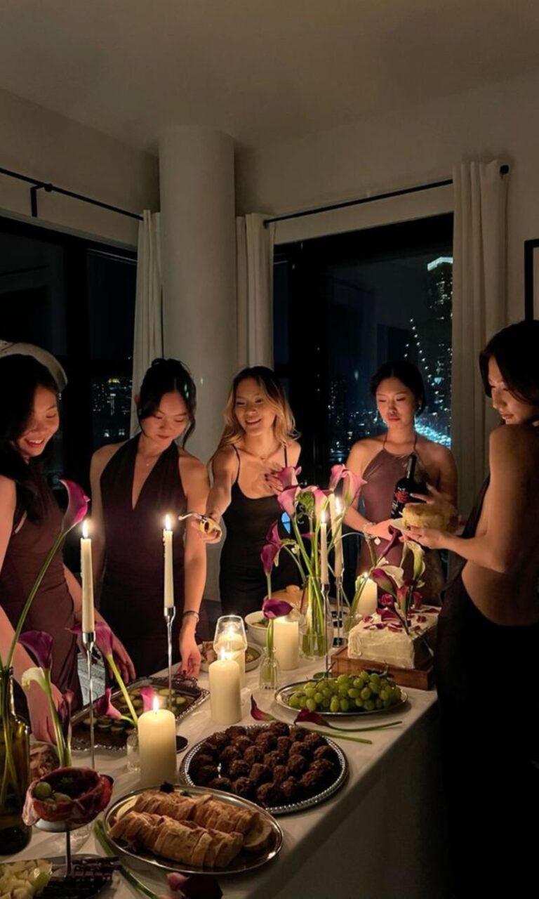 Friendsgiving themes 2025