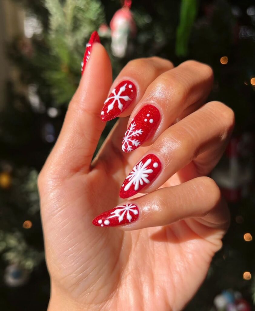 red christmas nails 2025