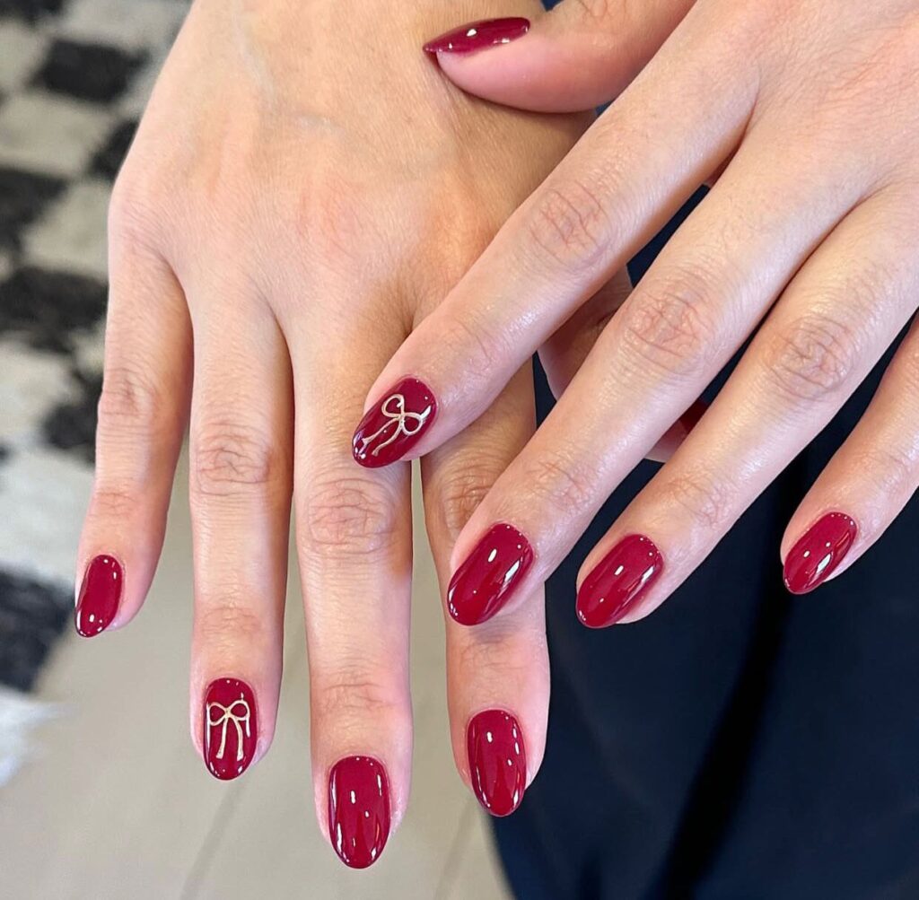 red christmas nails with bow