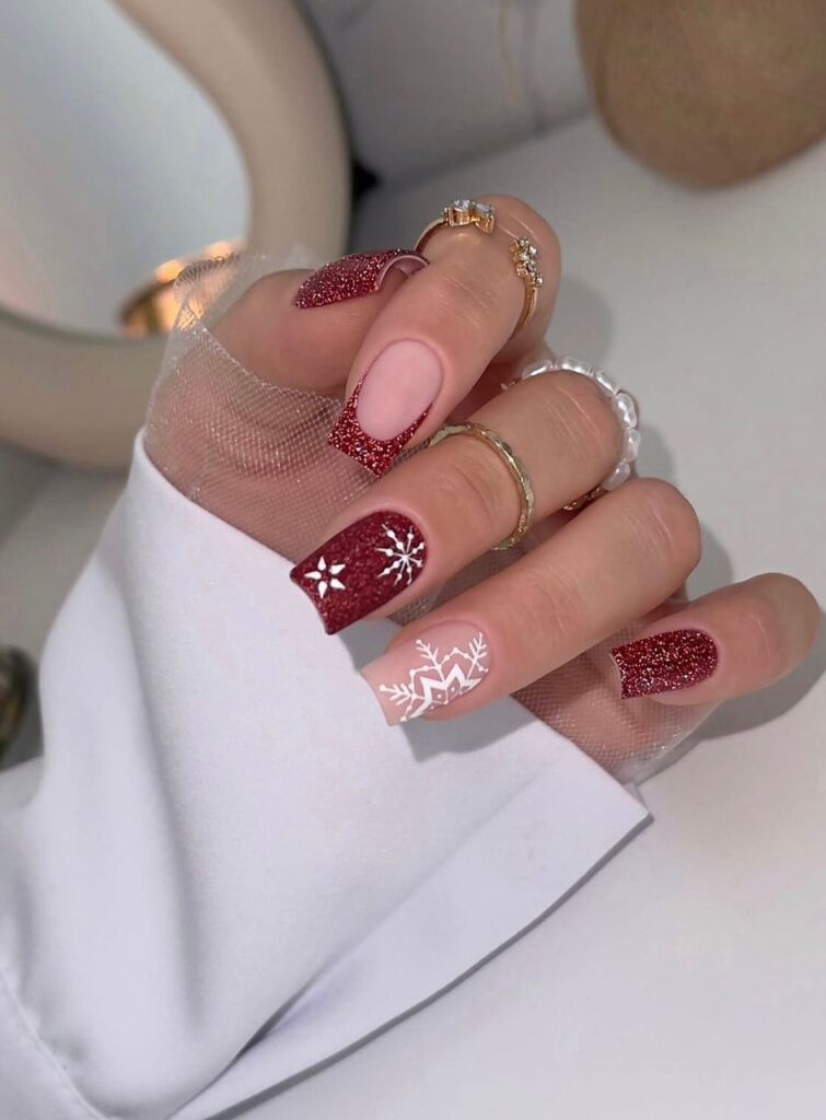 red christmas nails with snowflakes