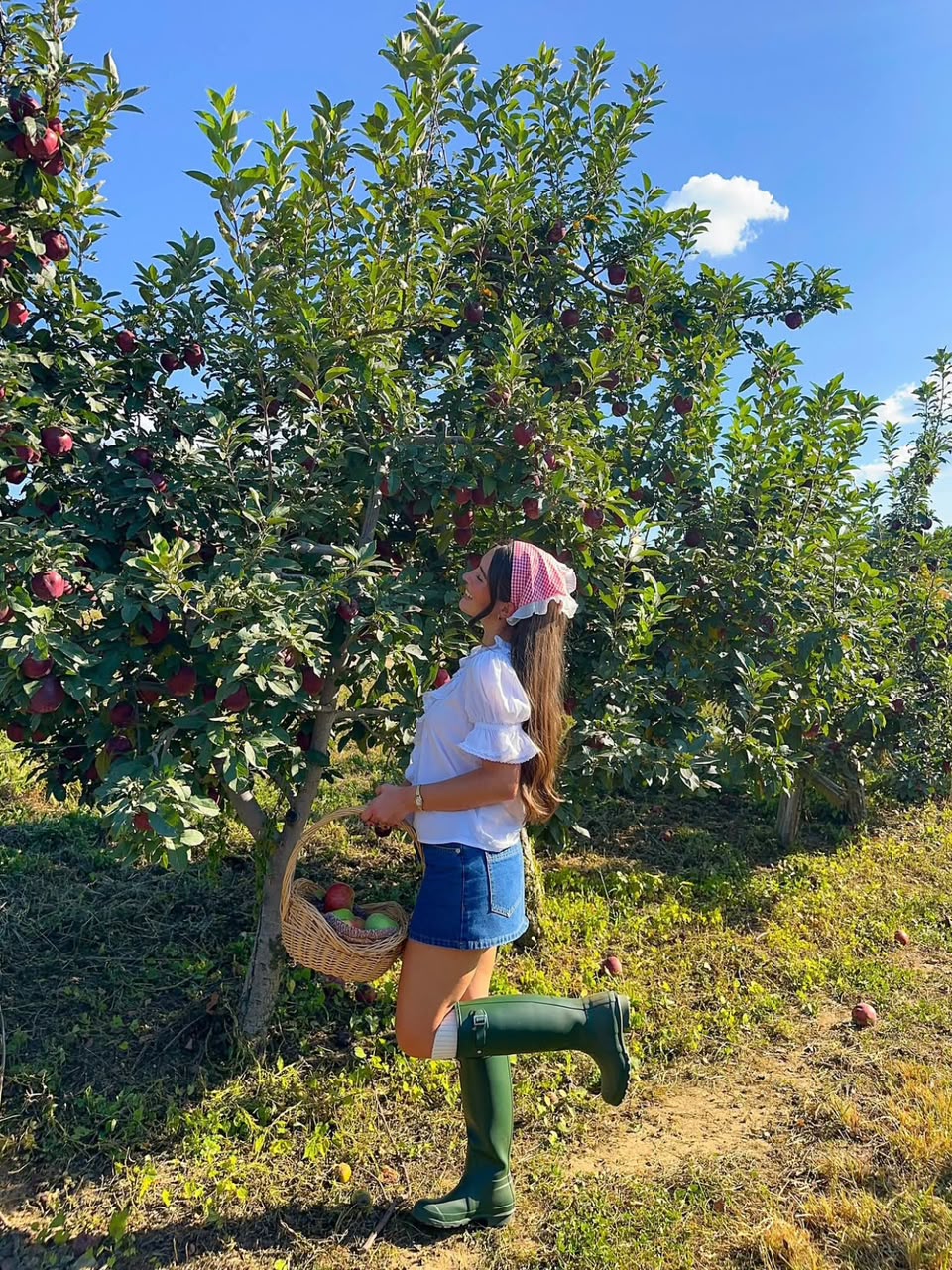 9+ Apple Picking Outfit Ideas Too Cute to Not Copy